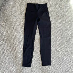 Lululemon Luxtreme size4 black leggings with keyhole detail